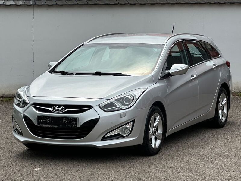 Silber Gebraucht 2014 Hyundai i40 Edition Kombi | 6.499 € (Guter Preis) - Bild 1/4
