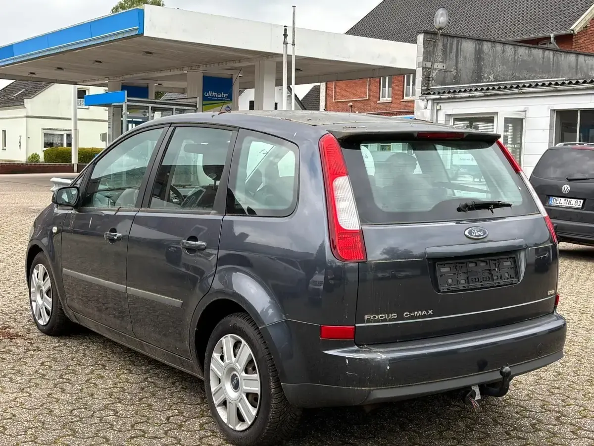 Usado Ford Focus Ghia 101 CV (74 kW) 2003 Gris Familiar