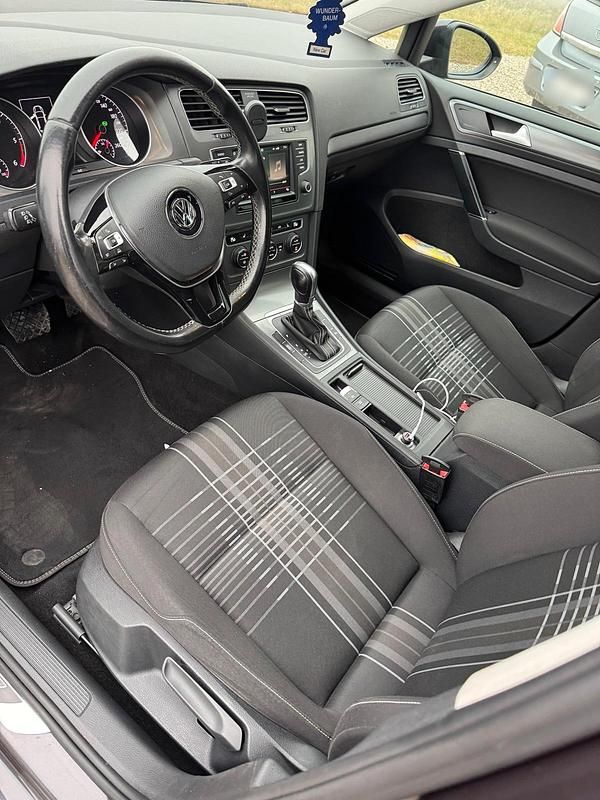 Gebraucht VW Golf VII LOUNGE 150 PS (110 kW) 2015 Kleinwagen