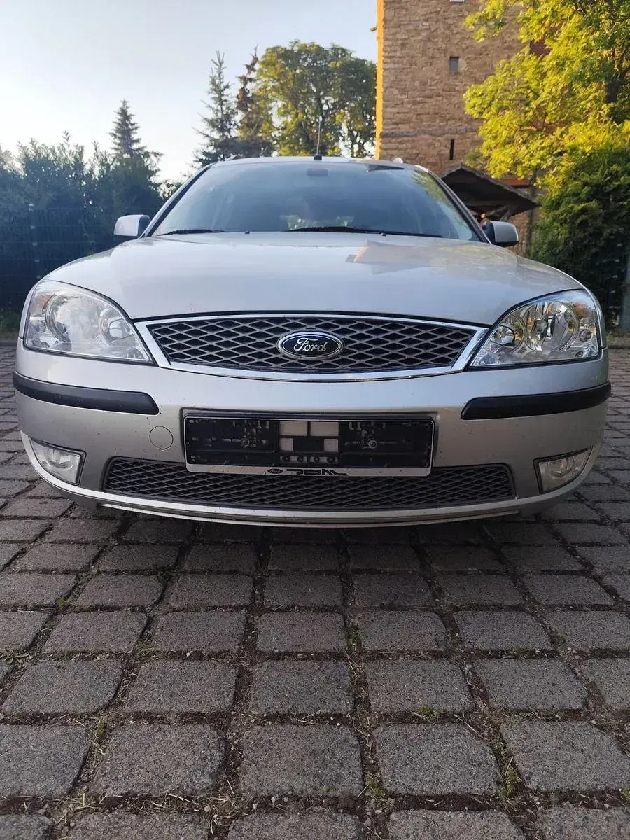 Gebraucht Ford Mondeo Ghia 155 PS (114 kW) 2005 Silber Kombi