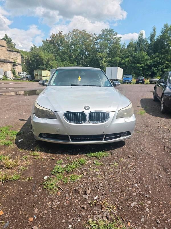 Silber Gebraucht 2005 BMW 530 Limousine | 2.600 € (Superpreis) - Bild 1/4