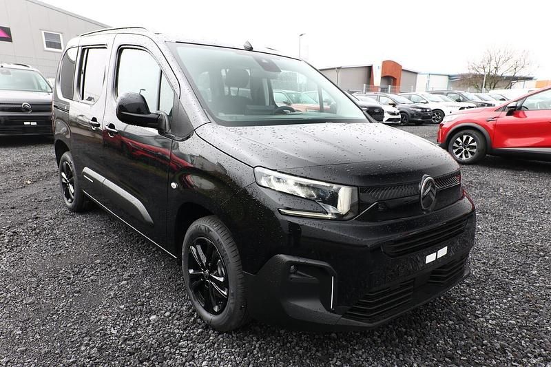 Neu Citroën Berlingo 131 PS (96 kW) 2025 Perla neraschwarz metallic Van / Kleinbus