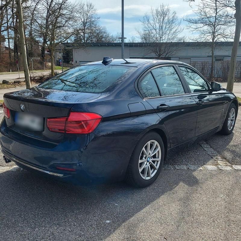 Gebraucht BMW 320 Advantage 190 PS (139 kW) 2017 Blau Limousine