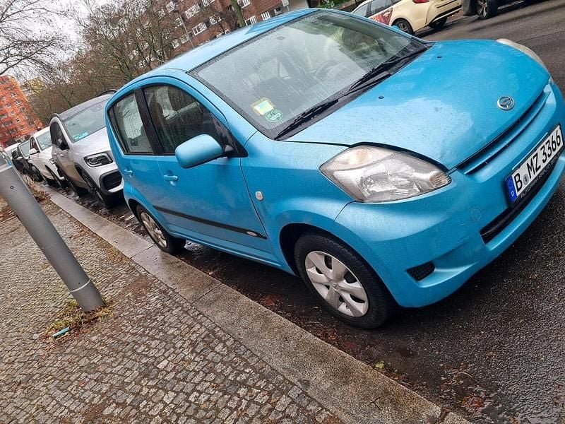 Gebraucht Daihatsu Sirion 69 PS (50 kW) 2009 Blau Kleinwagen