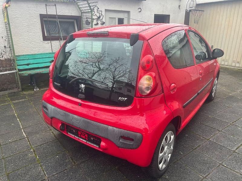 Gebraucht Peugeot 107 Filou 68 PS (50 kW) 2009 Rot Kleinwagen