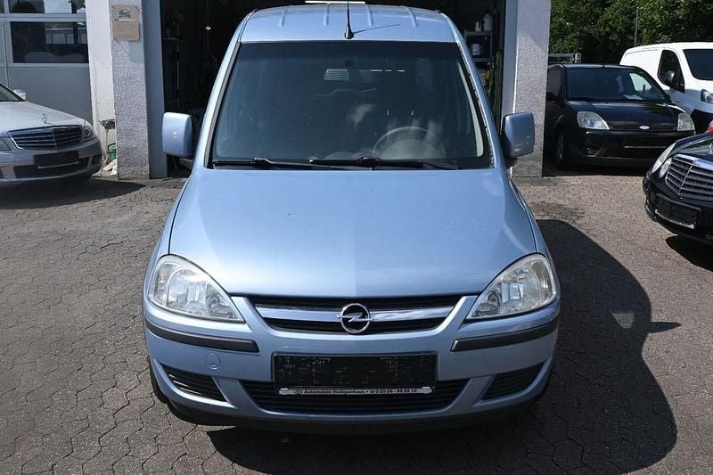 Blau Gebraucht 2005 Opel Combo Van / Kleinbus | 4.598 € (Teuer) - Bild 1/4