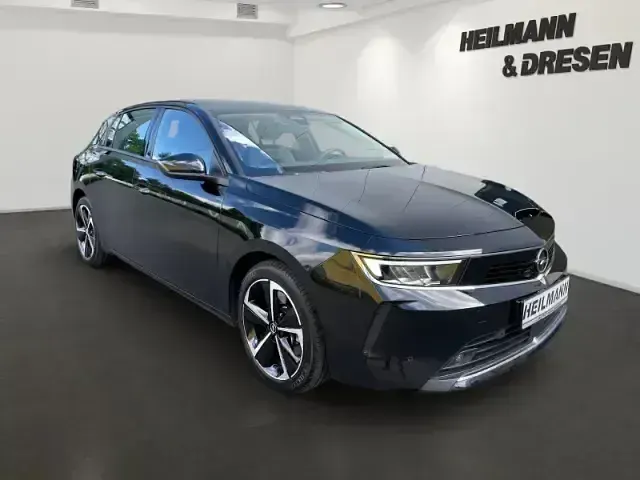 Gebraucht Opel Astra Edition 181 PS (133 kW) 2022 Schwarz Kleinwagen