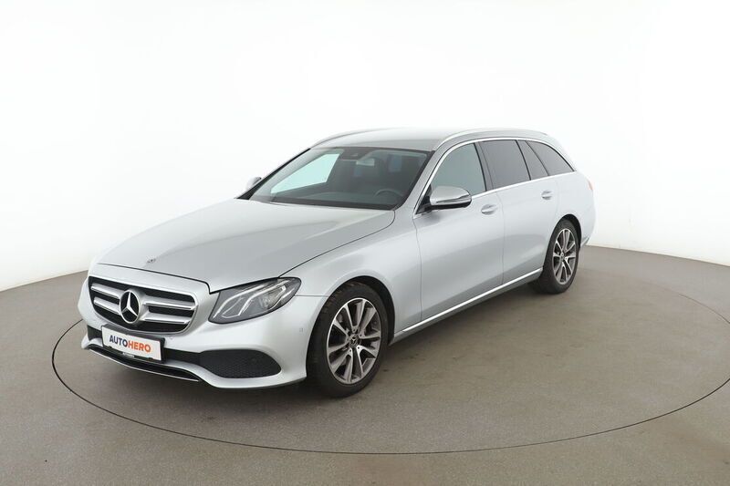 Grau Gebraucht 2019 Mercedes E220 Business Kombi | 23.980 € (Superpreis) - Bild 1/4