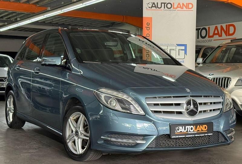 Gebraucht Mercedes B180 109 PS (80 kW) 2013 Blau Van / Kleinbus