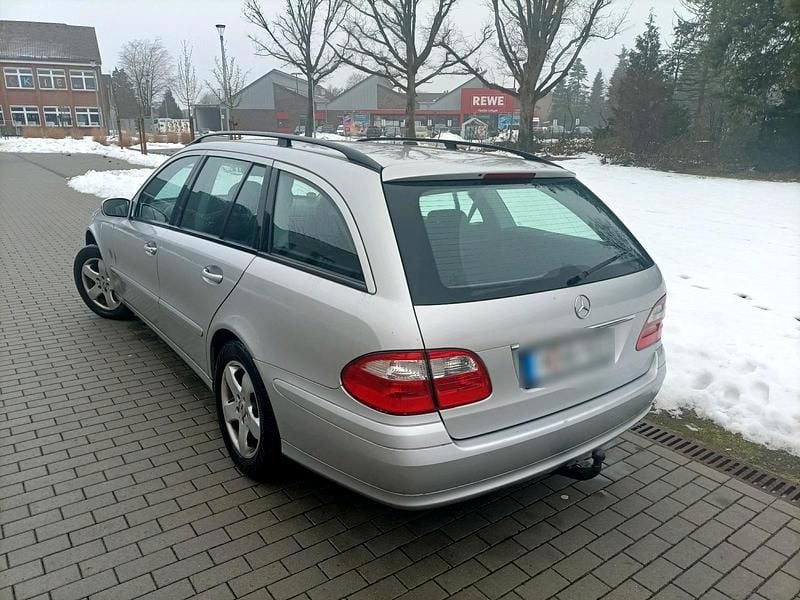 Gebraucht Mercedes E220 150 PS (110 kW) 2003 Silber Kombi