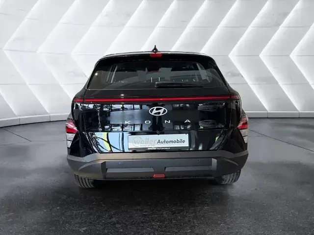 Neu Hyundai Kona Select 150 PS (110 kW) 2026 Schwarz SUV