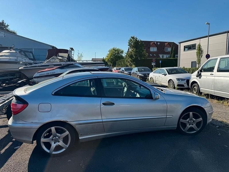 Silber Gebraucht 2001 Mercedes C180 Coupé | 860 € - Bild 1/4
