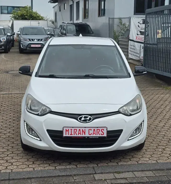Gebraucht Hyundai i20 Classic 86 PS (63 kW) 2014 Weiß Kleinwagen