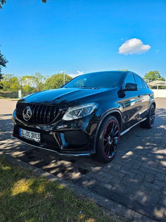Schwarz Gebraucht 2017 Mercedes GLE350 AMG line Coupé | 42.990 € - Bild 1/4