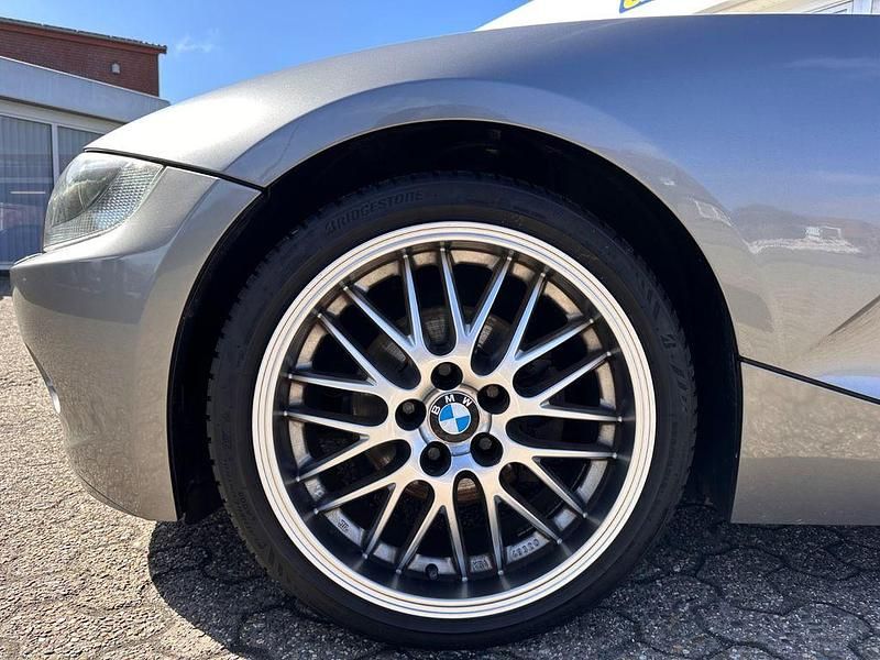 Gebraucht BMW Z4 Sport Line 170 PS (125 kW) 2005 Grau Cabrio