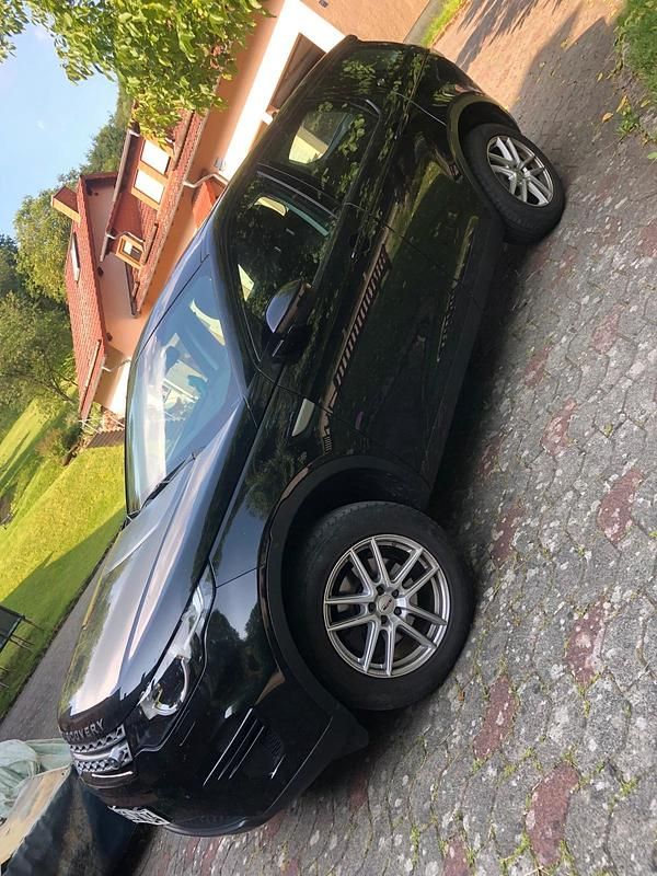 Schwarz Gebraucht 2017 Land Rover Discovery Sport SUV | 11.500 € (Superpreis) - Bild 1/4