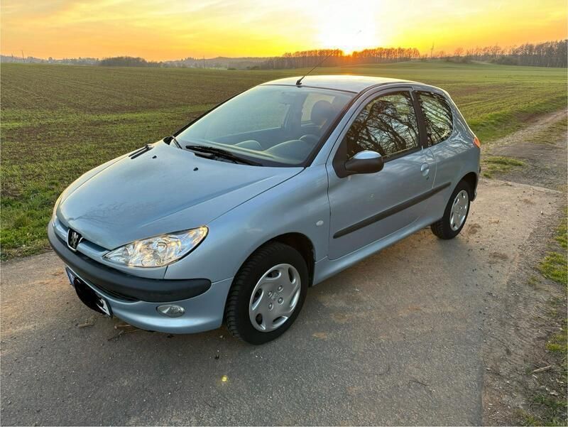 Silber Gebraucht 2004 Peugeot 206 Limousine | 1.350 € (Guter Preis) - Bild 1/4