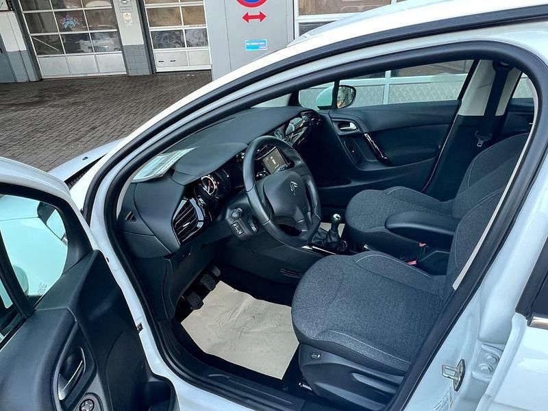 Gebraucht Citroën C3 SELECTION 82 PS (60 kW) 2015 Weiß Limousine