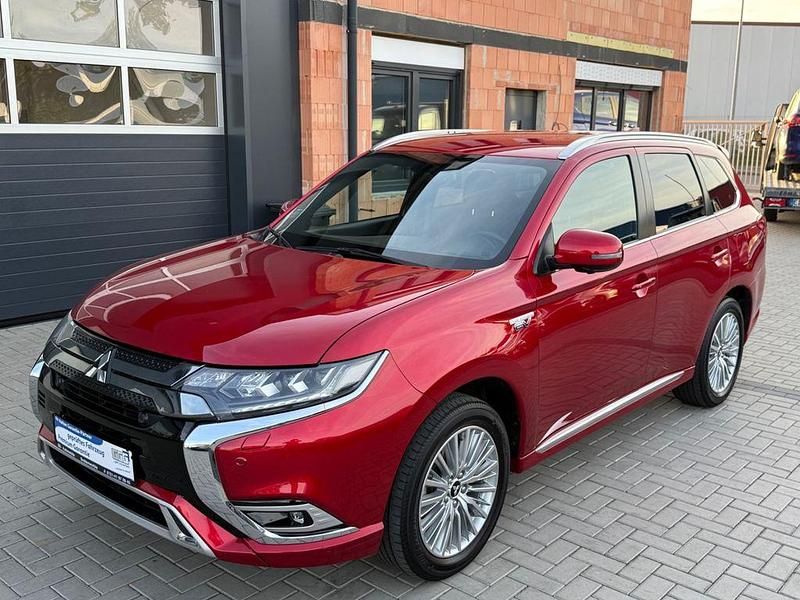 Rot Gebraucht 2020 Mitsubishi Outlander P-HEV Plus SUV | 22.499 € (Guter Preis) - Bild 1/4