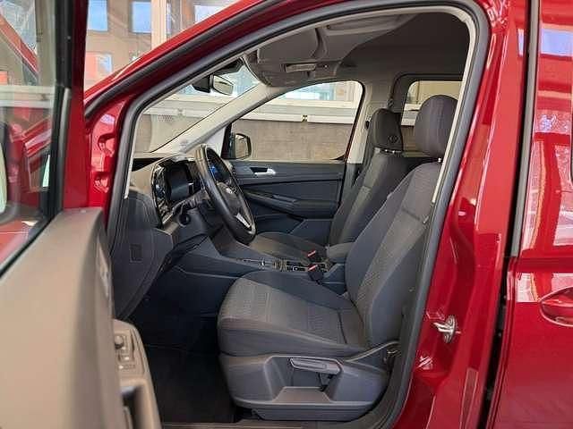 Gebraucht Ford Tourneo Titanium 122 PS (89 kW) 2024 Rot metallic