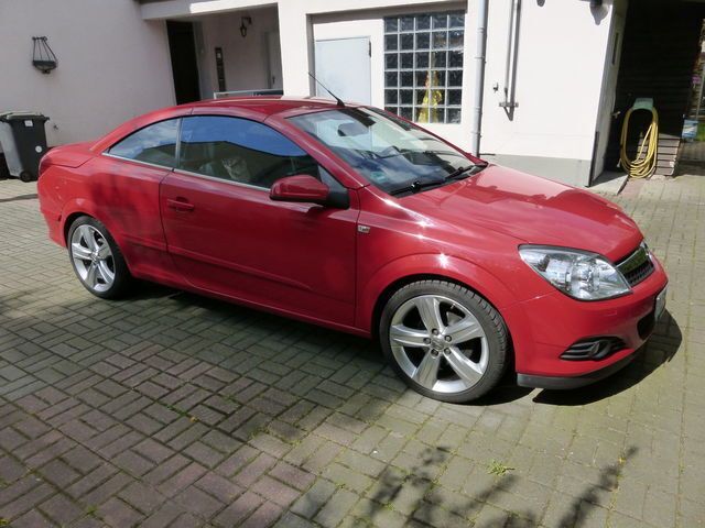 Gebraucht Opel Astra Cabriolet 140 PS (102 kW) 2009 Rot Cabrio