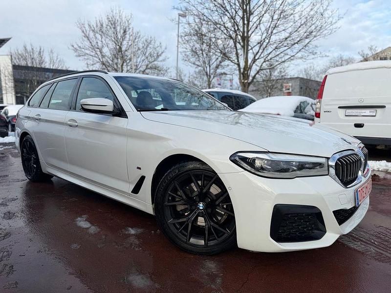 Weiß Gebraucht 2021 BMW 520 M Sport Kombi | 21.490 € (Superpreis) - Bild 1/4