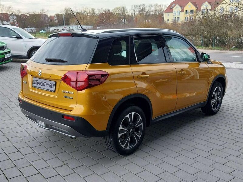Gebraucht Suzuki Vitara Comfort+ 102 PS (75 kW) 2022 Solar yellow cosmic black SUV