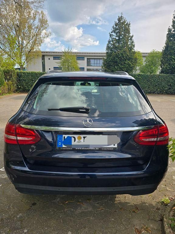 Second-hand Mercedes C220 170 CP (125 kW) 2017 Albastru Break