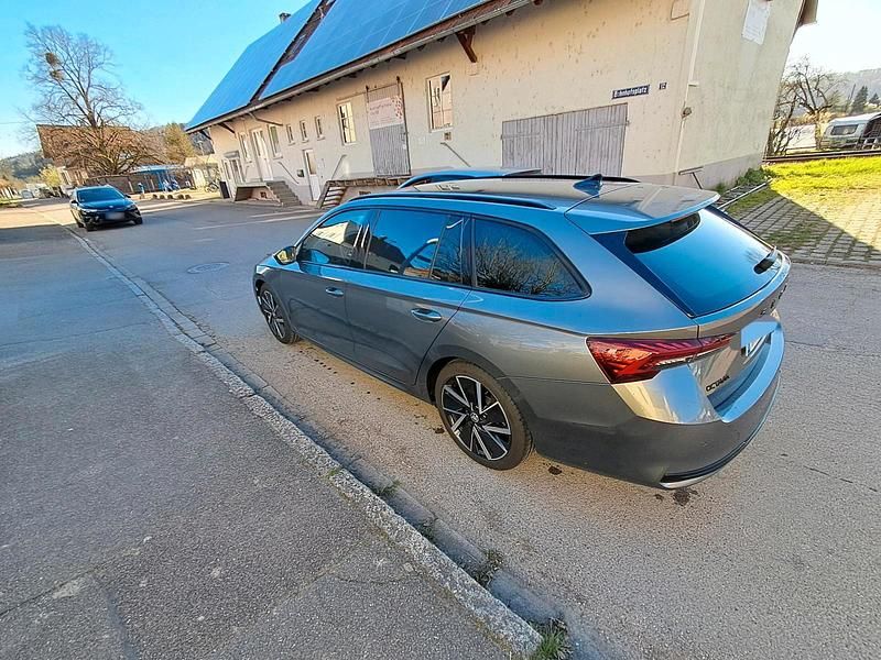 Gebraucht Skoda Octavia SportLine 150 PS (110 kW) 2024 Grau Kombi