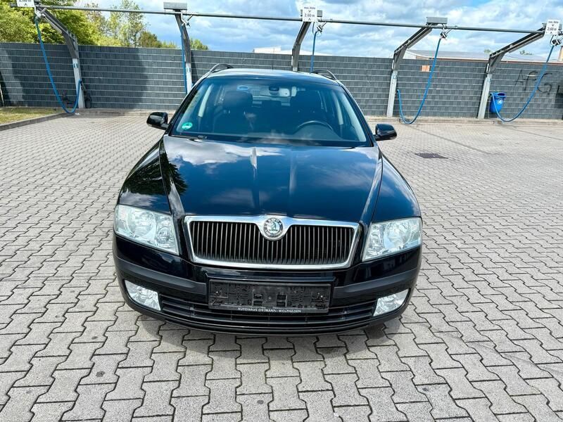 Schwarz Gebraucht 2006 Skoda Octavia Kombi | 2.400 € (Fairer Preis) - Bild 1/4