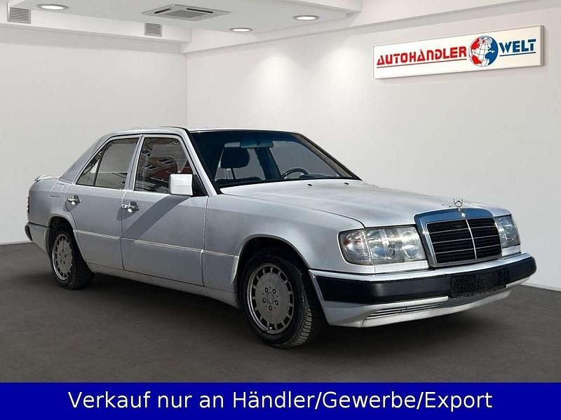 Gebraucht Mercedes E200 118 PS (86 kW) 1991 Weiß Limousine