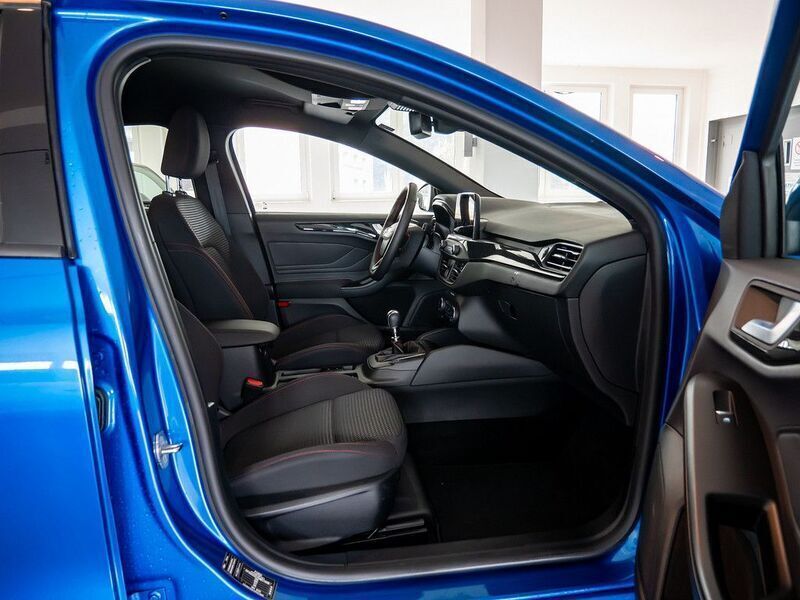 Gebraucht Ford Focus ST-Line 125 PS (91 kW) 2021 Blau Limousine