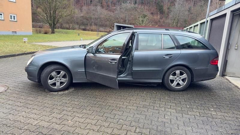 Gebraucht Mercedes E220 170 PS (125 kW) 2006 Grau Kombi