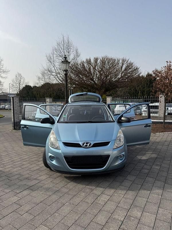 Gebraucht Hyundai i20 77 PS (56 kW) 2009 Blau Kleinwagen