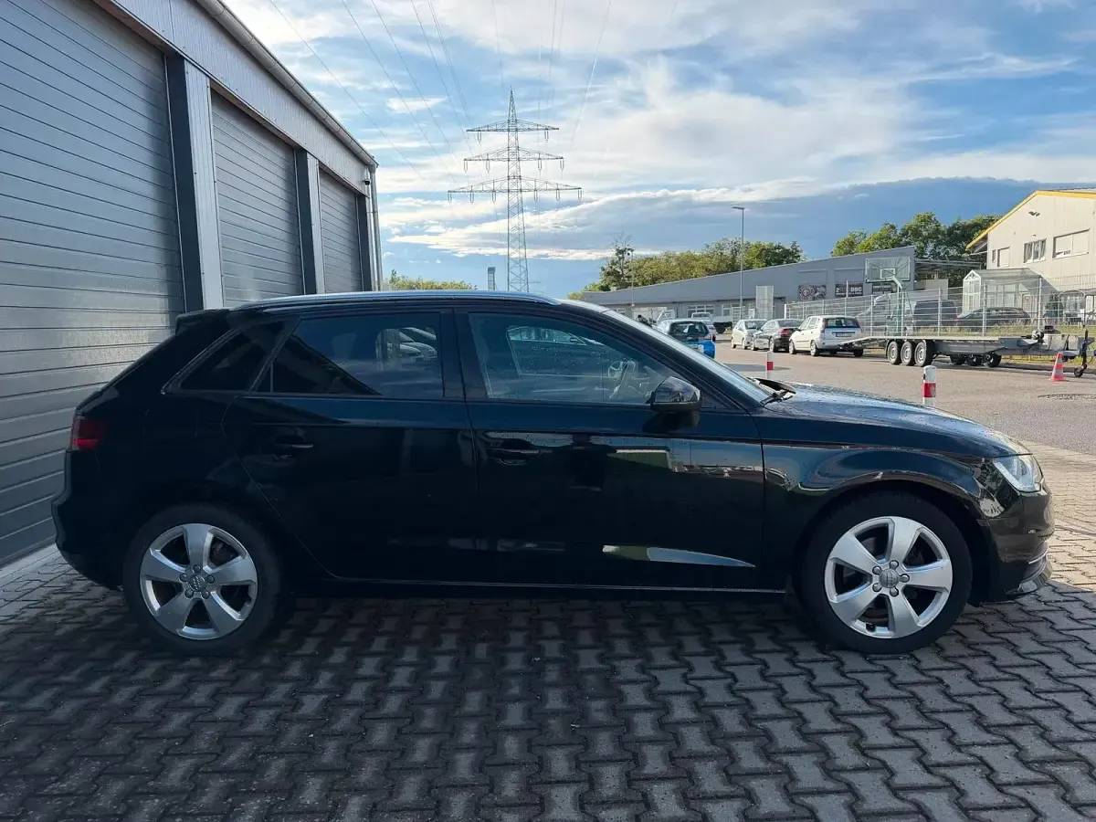Gebraucht Audi A3 105 PS (77 kW) 2014 Schwarz Limousine