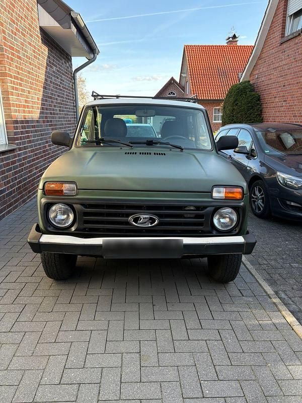 Gebraucht Lada niva 83 PS (61 kW) 2016 Grün SUV