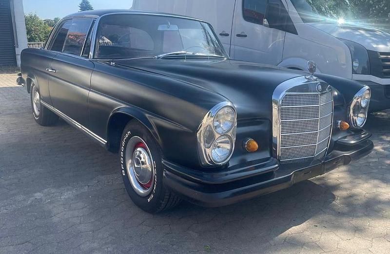 Schwarz Gebraucht 1966 Mercedes 250 SE Coupé | 29.985 € - Bild 1/4