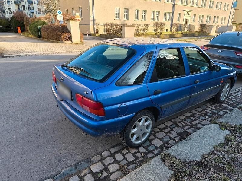 Gebraucht Ford Escort 90 PS (66 kW) 1998 Blau Limousine