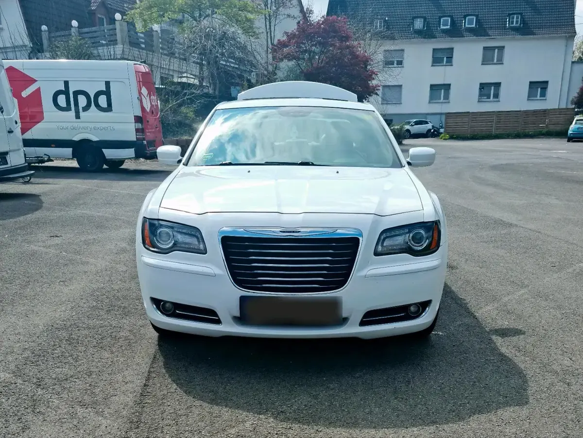 Second-hand Chrysler 300C 363 CP (266 kW) 2013 Alb Berlinǎ