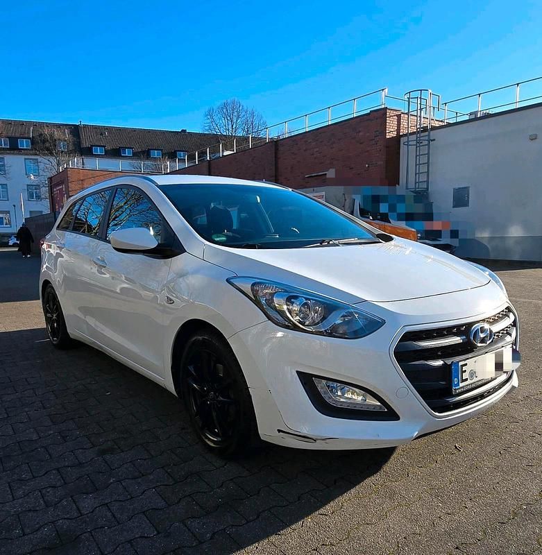 Gebraucht Hyundai i30 120 PS (88 kW) 2017 Weiß Kombi