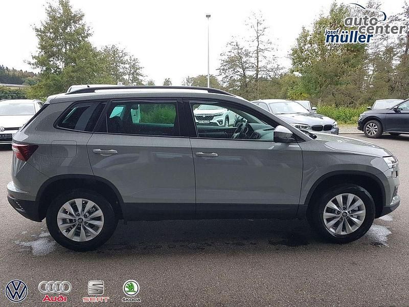 Neu Skoda Karoq Selection 150 PS (110 kW) 2025 Grau SUV