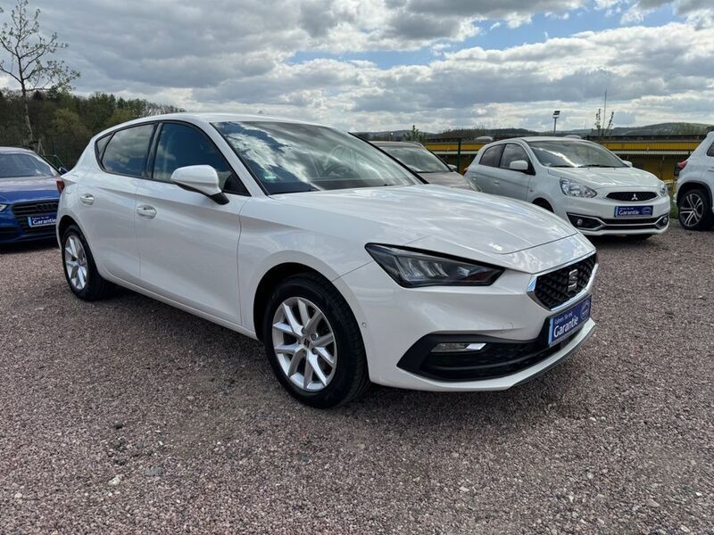 Weiß Gebraucht 2022 Seat Leon Style Limousine | 17.350 € (Guter Preis) - Bild 1/4