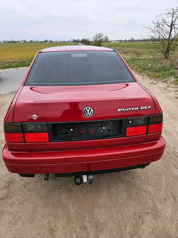 Second-hand VW Vento 75 CP (55 kW) 1997 Roșu Berlinǎ