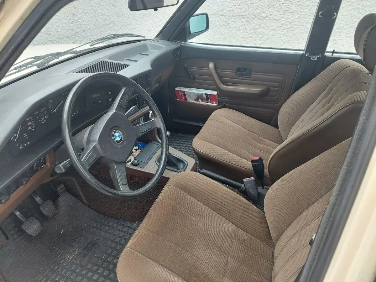 Gebraucht BMW 518 90 PS (66 kW) 1982 Beige Limousine