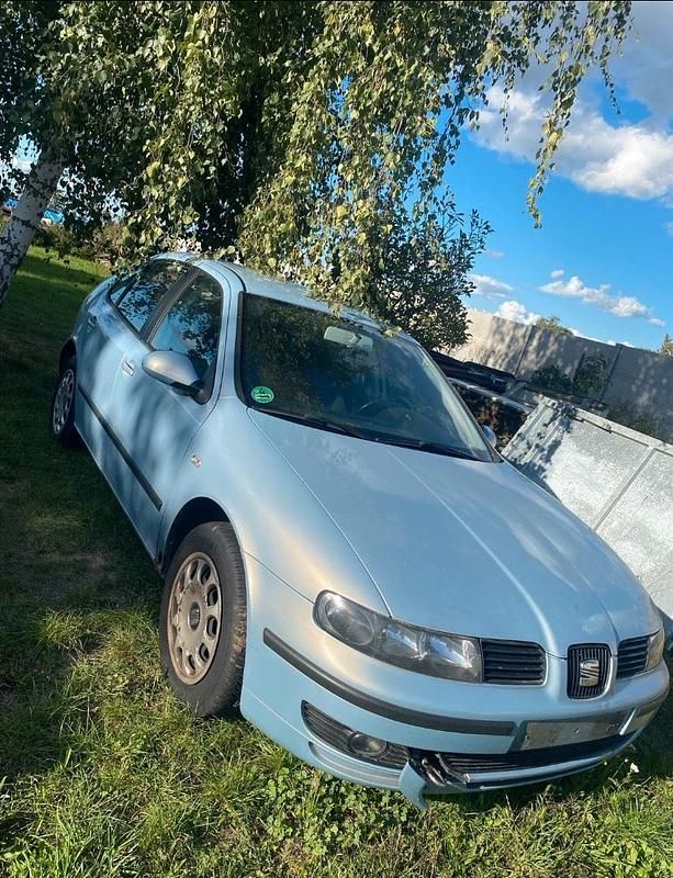 Silber Gebraucht 2003 Seat Leon Kleinwagen | 350 € (Superpreis) - Bild 1/4