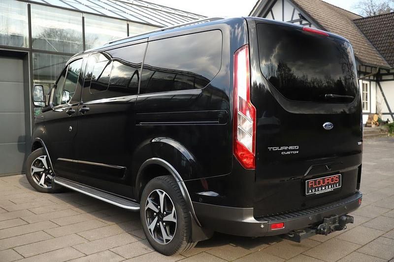 Gebraucht Ford Tourneo 185 PS (136 kW) 2021 Schwarz Kombi