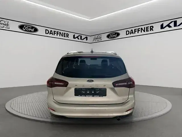 Używany Ford Focus Titanium X 125 KM (91 kW) 2024 Srebrny Sedan/Limuzyna