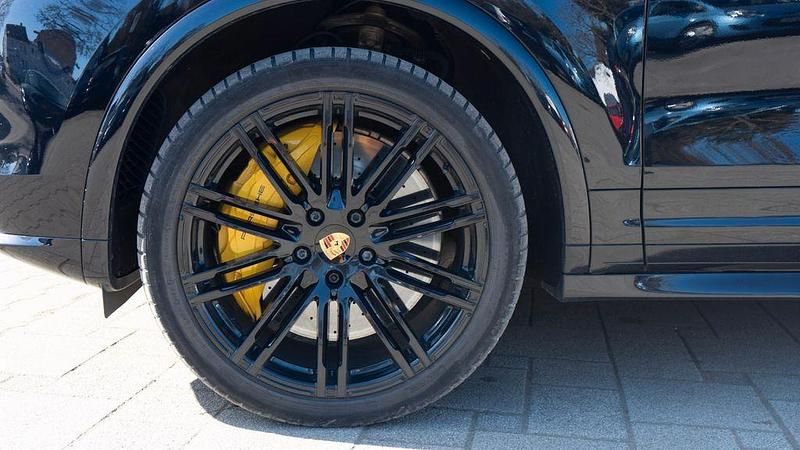 Gebraucht Porsche Cayenne Turbo S 570 PS (419 kW) 2016 Schwarz SUV