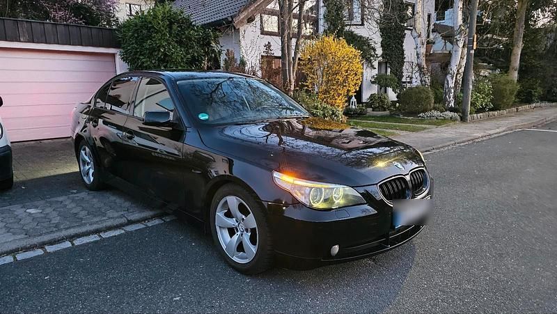 Schwarz Gebraucht 2004 BMW 520 Limousine | 4.200 € (Fairer Preis) - Bild 1/4