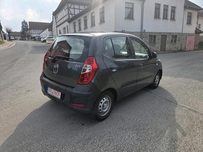 Gebraucht Hyundai i10 69 PS (50 kW) 2012 Grau Kleinwagen